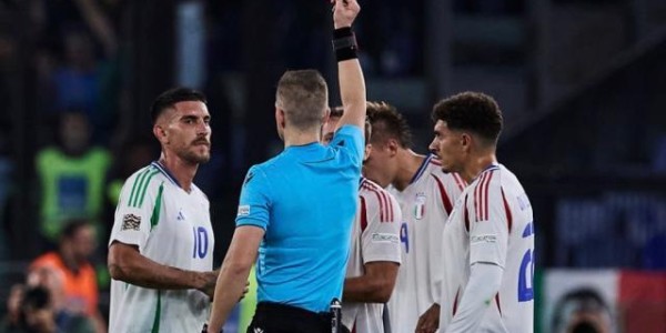 开云app官网-2粒艺术品般的进球！39分钟的完美意大利！