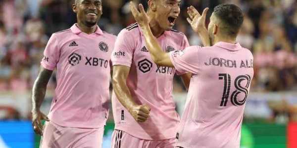 开云棋牌下载-打卡半小时解锁美职足首球，这样的梅西谁挡得住！