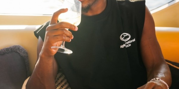 巴特勒社媒更新近期动态 一边度假一边训练两不耽误