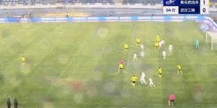 暴雨中踢18分钟！西海岸VS三镇延期至3日14点再战